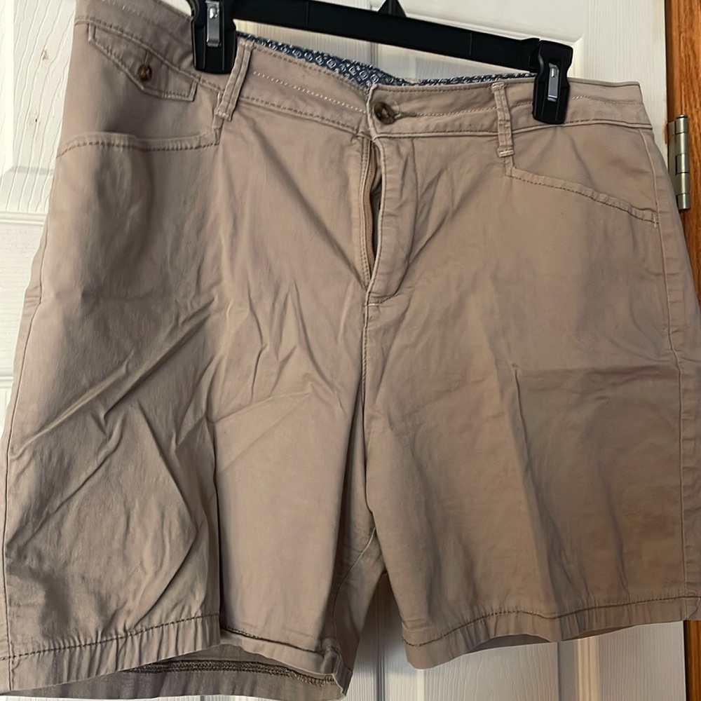 Lee Natural Fit Kahki shorts 14